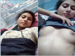 Sexy Indian Bhabhi Shows Boobs